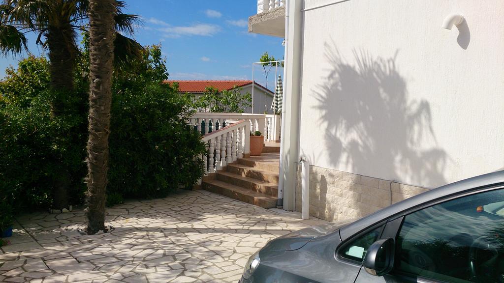 Apartments Patalic Lopar Bagian luar foto